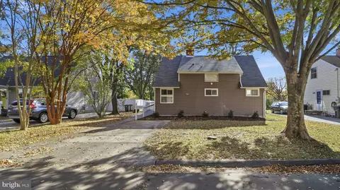 5724 Denfield Rd, Rockville, MD 20851