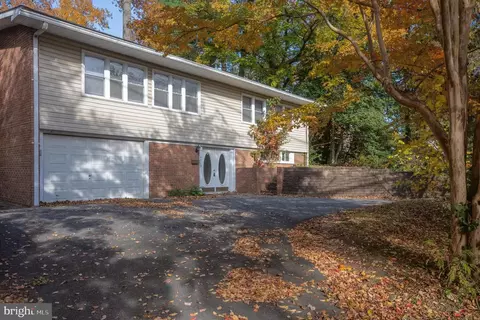 5715 Massachusetts, Bethesda, MD 20816