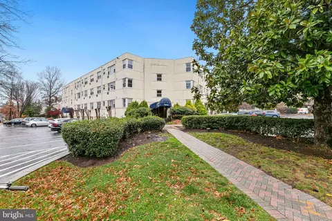 7034 Strathmore St #308, Chevy Chase, MD 20815