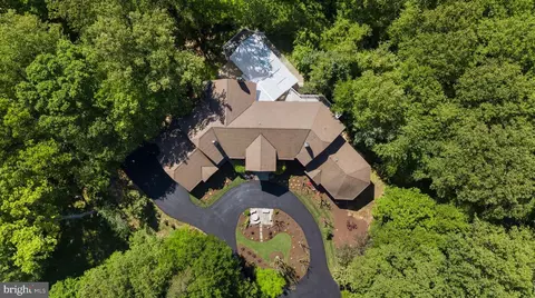7003 Fawn Trail Ct, Bethesda, MD 20817