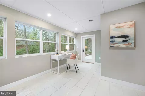 Entry Way - 901 Hobbs Dr, Silver Spring, MD 20904 photo 2 of 2