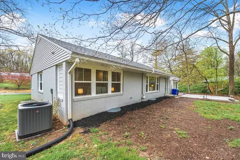 Exterior - 901 Hobbs Dr, Silver Spring, MD 20904 photo 3 of 3
