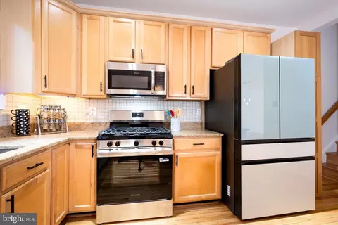 Kitchen - 2956 Saint Helen Cir, Silver Spring, MD 20906 photo 2 of 4
