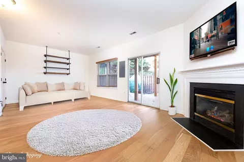 Living - 2956 Saint Helen Cir, Silver Spring, MD 20906 photo 2 of 3