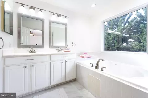 Bath - 2956 Saint Helen Cir, Silver Spring, MD 20906 photo 1 of 3
