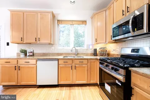Kitchen - 2956 Saint Helen Cir, Silver Spring, MD 20906 photo 3 of 4