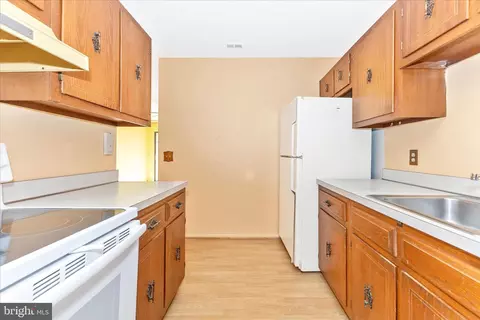 Kitchen - 3116 Adderley Ct #245C, Silver Spring, MD 20906 photo 4 of 5