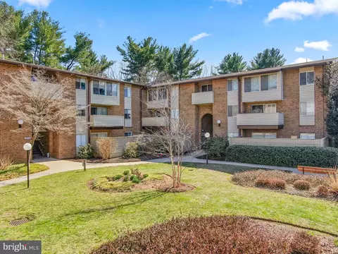 19427 Brassie Pl #203, Montgomery Village, MD 20886