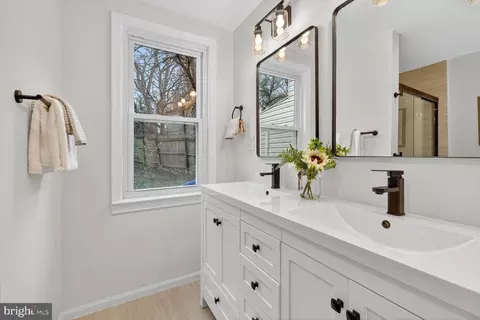 Bath - 10238 Capitol View Ave, Silver Spring, MD 20910 photo 1 of 3