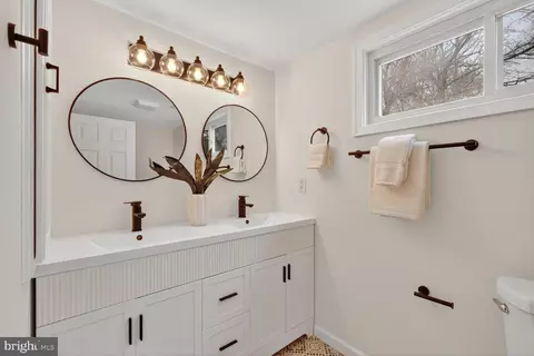 Bath - 10238 Capitol View Ave, Silver Spring, MD 20910 photo 3 of 3