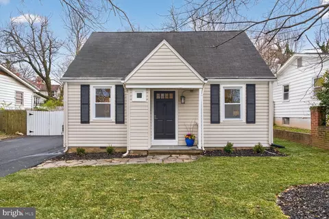 Exterior - 10238 Capitol View Ave, Silver Spring, MD 20910 photo 2 of 7