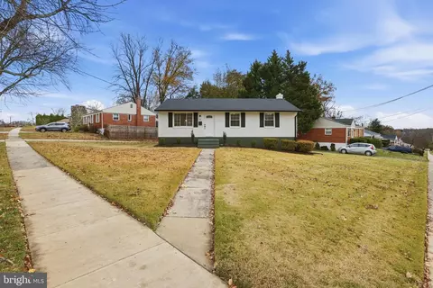 11901 Rocking Horse Rd, Rockville, MD 20852