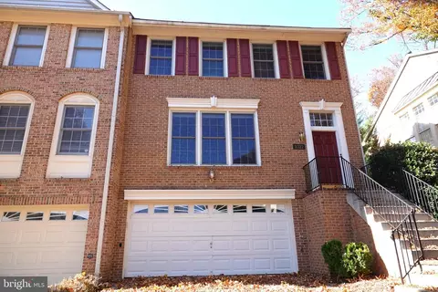 11322 Hollowstone Dr, Rockville, MD 20852