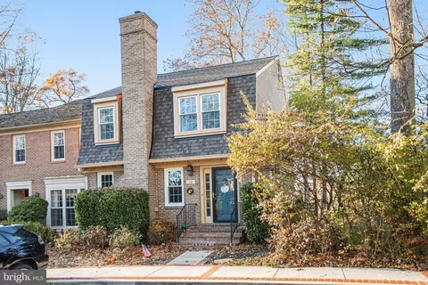 18 Bentridge Ct, Potomac, MD 20854