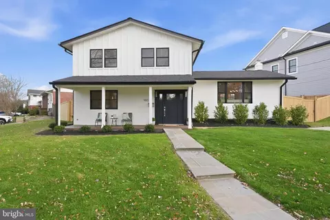 9803 De Paul Dr, Bethesda, MD 20817