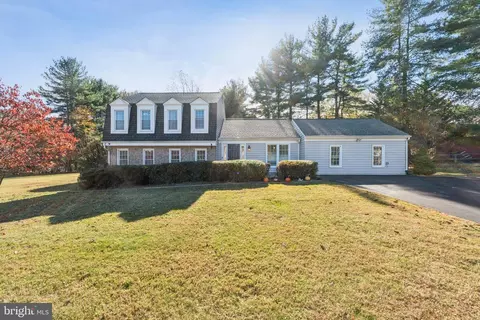 8124 Seneca View Dr, Gaithersburg, MD 20882