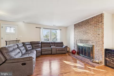 Living - 3049 Piano Ln #17, Silver Spring, MD 20904 photo 1 of 2