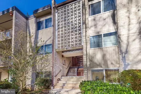 5202 Crossfield Ct #117, Rockville, MD 20852