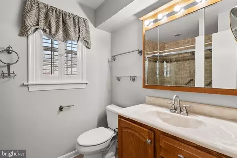 Bath - 14308 Ansted Rd, Silver Spring, MD 20905 photo 2 of 5
