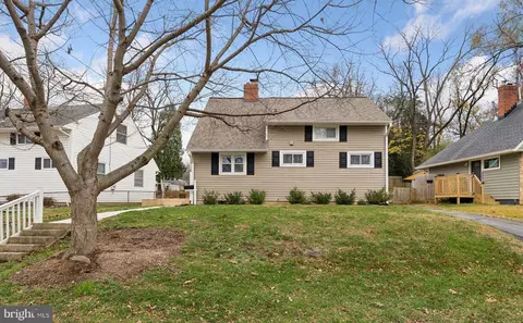 5716 Crawford Dr, Rockville, MD 20851