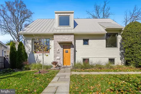 5619 Oakmont Ave, Bethesda, MD 20817