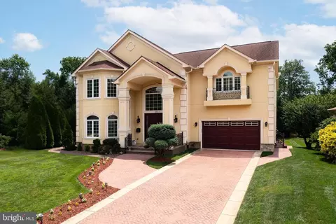 5812 Lone Oak Dr, Bethesda, MD 20814