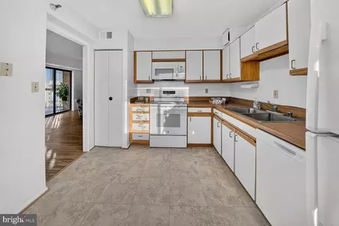 Kitchen - 15107 Interlachen Dr #2-1025, Silver Spring, MD 20906 photo 1 of 3