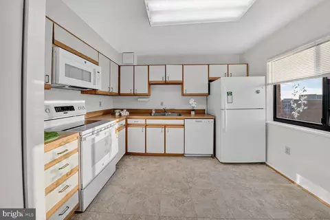 Kitchen - 15107 Interlachen Dr #2-1025, Silver Spring, MD 20906 photo 2 of 3