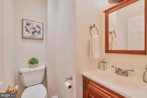 Bath - 1912 Pagebrook Rd, Silver Spring, MD 20903 photo 3 of 5
