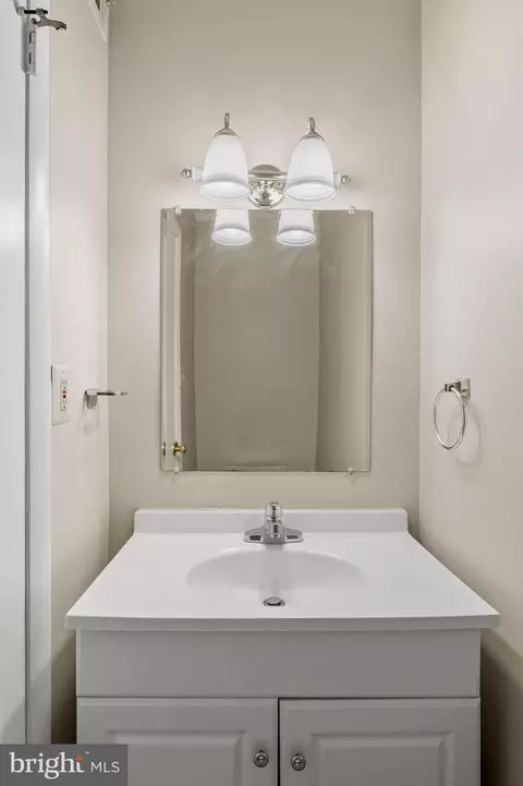Bath - 17500 Hoskinson Rd, Poolesville, MD 20837 photo 1 of 5