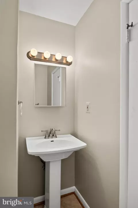 Bath - 17500 Hoskinson Rd, Poolesville, MD 20837 photo 5 of 5