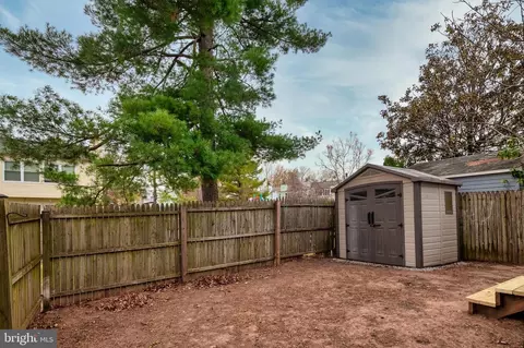 Exterior - 17500 Hoskinson Rd, Poolesville, MD 20837 photo 3 of 4