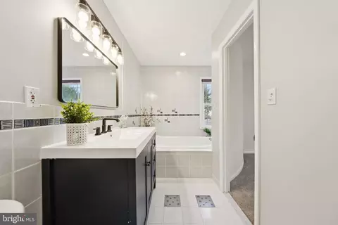 Bath - 2404 Blue Valley Dr, Silver Spring, MD 20904 photo 4 of 7