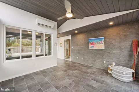 Entry Way - 2404 Blue Valley Dr, Silver Spring, MD 20904 photo 4 of 4