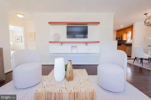 Living - 3945 Wendy Ln, Silver Spring, MD 20906 photo 4 of 4
