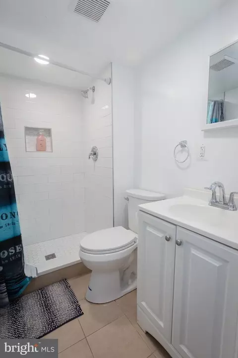 Bath - 3945 Wendy Ln, Silver Spring, MD 20906 photo 6 of 6