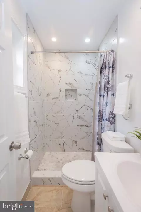 Bath - 3945 Wendy Ln, Silver Spring, MD 20906 photo 2 of 6