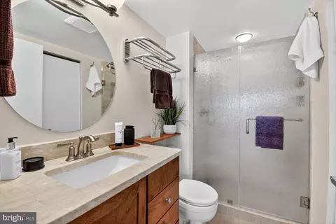 Bath - 900 Bonifant St #D, Silver Spring, MD 20910 photo 3 of 3