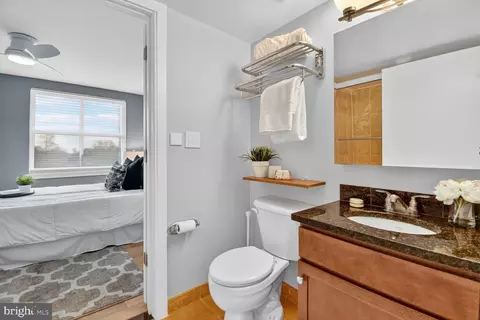 Bath - 900 Bonifant St #D, Silver Spring, MD 20910 photo 2 of 3