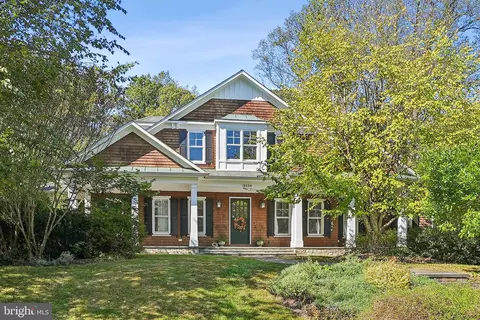 8620 Fenway Dr, Bethesda, MD 20817