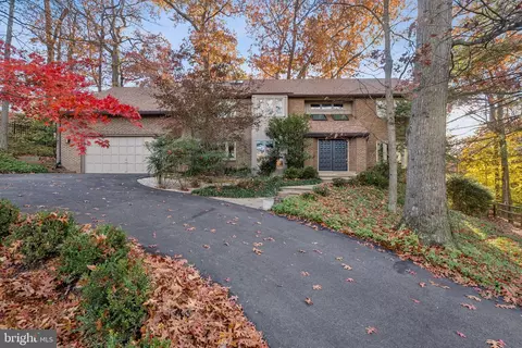 9216 Beech Hill Dr, Bethesda, MD 20817