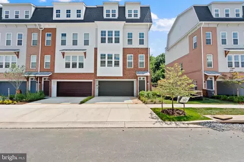 2550 Farmstead Dr, Rockville, MD 20850