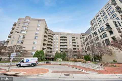 7111 Woodmont Ave #814, Chevy Chase, MD 20815