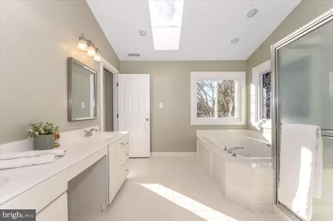Bath - 17914 Hickman St, Poolesville, MD 20837 photo 5 of 8