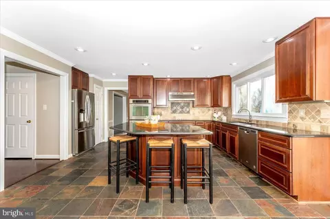 Kitchen - 17914 Hickman St, Poolesville, MD 20837 photo 2 of 6