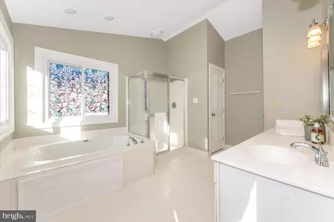 Bath - 17914 Hickman St, Poolesville, MD 20837 photo 3 of 8