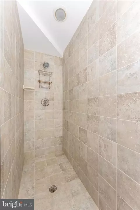 Bath - 17914 Hickman St, Poolesville, MD 20837 photo 8 of 8