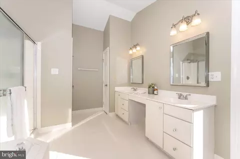 Bath - 17914 Hickman St, Poolesville, MD 20837 photo 2 of 8