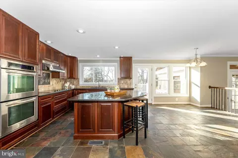 Kitchen - 17914 Hickman St, Poolesville, MD 20837 photo 3 of 6