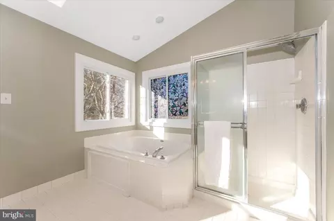 Bath - 17914 Hickman St, Poolesville, MD 20837 photo 4 of 8